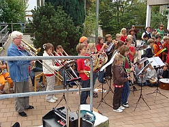 Mit Pauken und Trompeten im Schulhof der Klosterbergschule