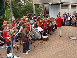 Mit Pauken und Trompeten im Schulhof der Klosterbergschule