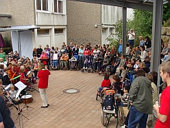 Mit Pauken und Trompeten im Schulhof der Klosterbergschule